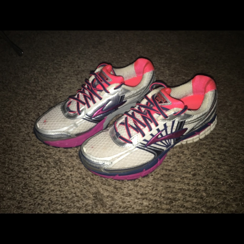 Brooks tennis shoes